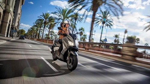 2013-Yamaha-XMAX-125-ABS-EU-Aluminum-Slate-Action-001.jpg